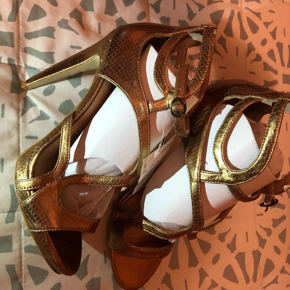 Bronze/ copper heels